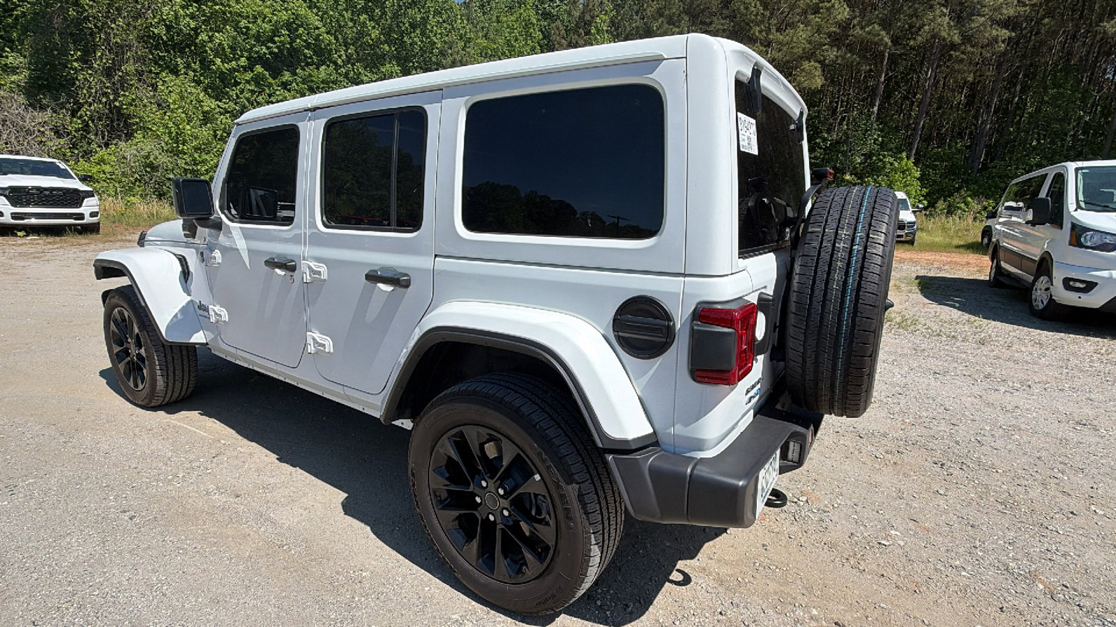 Used 2025 Jeep Wrangler Unlimited Sahara w/ Safety Group AWD/4WD image 10