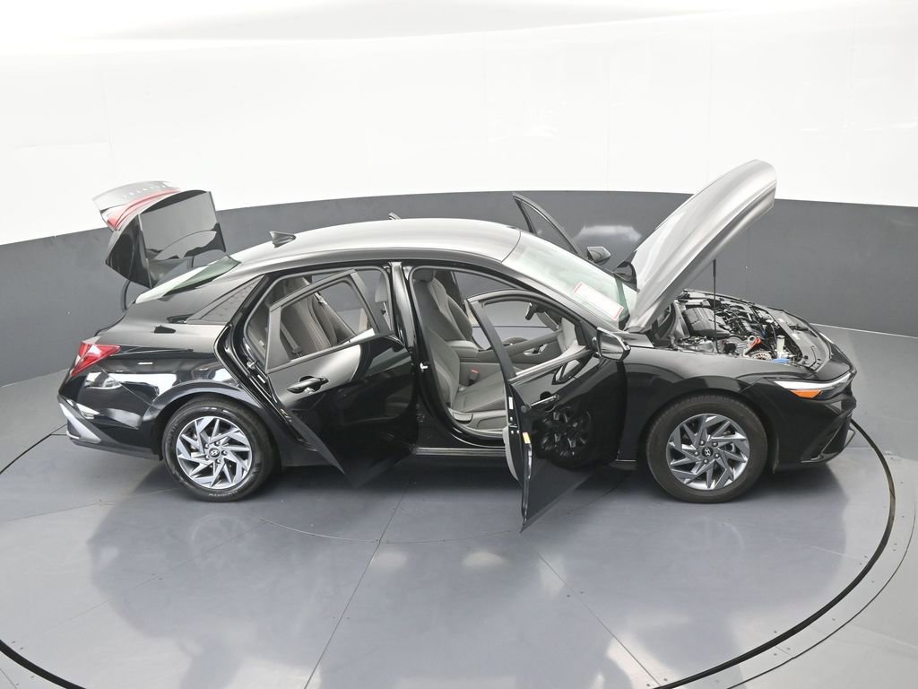 Used 2024 Hyundai Elantra SEL image 70