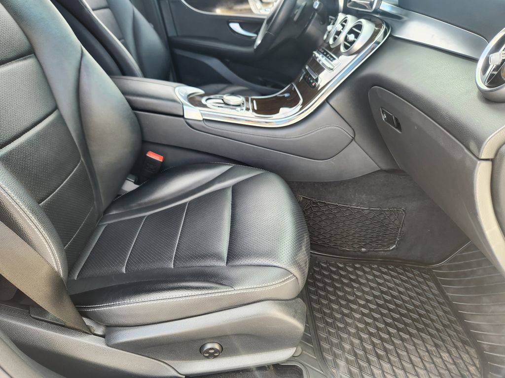 Used 2017 Mercedes-Benz GLC 300 4MATIC image 16