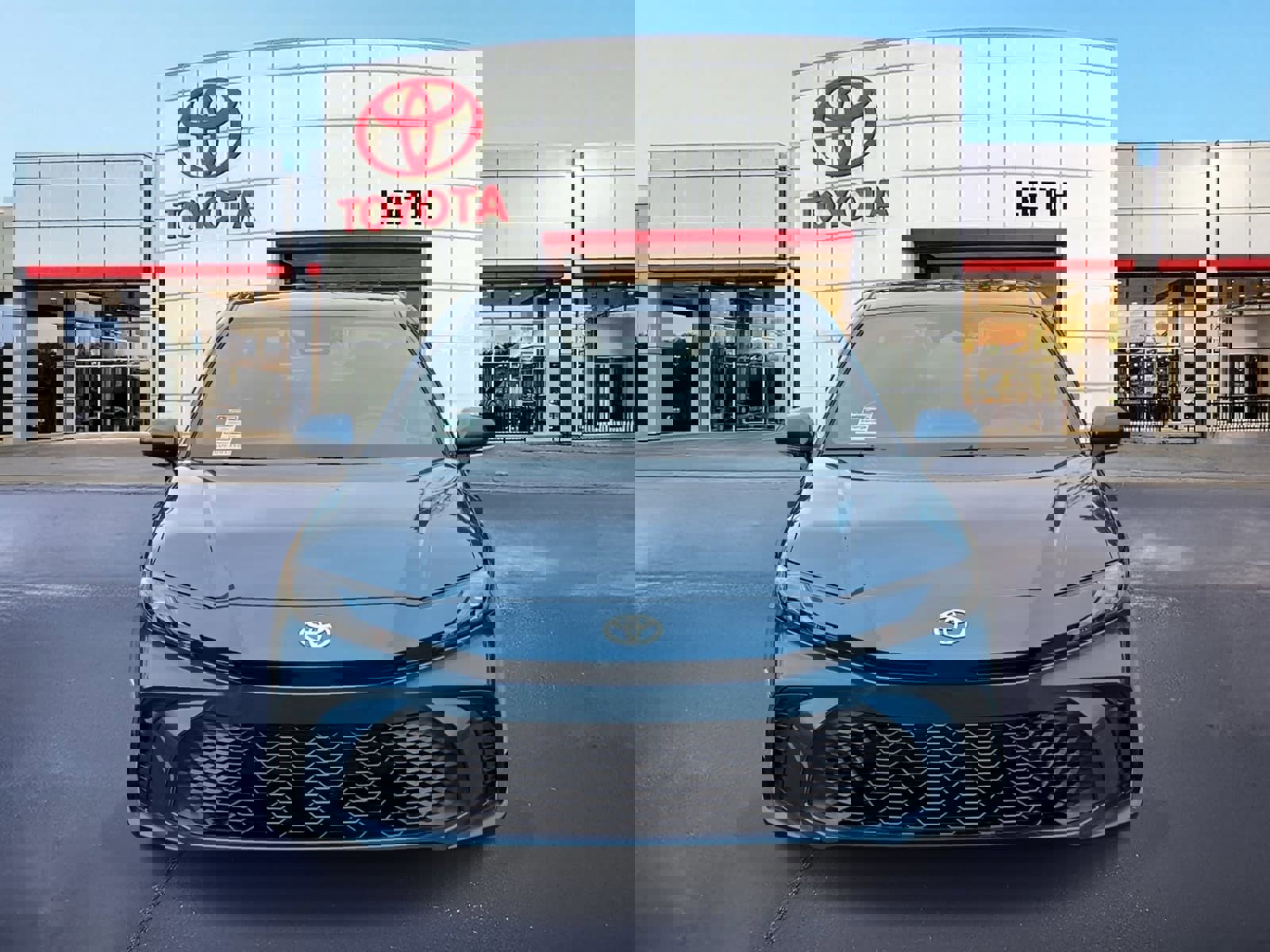 Used 2025 Toyota Camry SE image 2