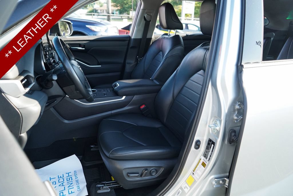 Used 2022 Toyota Highlander XLE FWD image 6