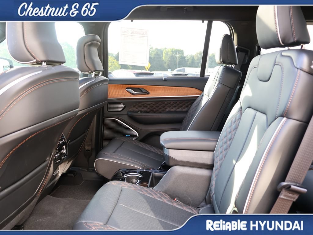 Used 2024 Jeep Grand Cherokee L Summit AWD/4WD image 19