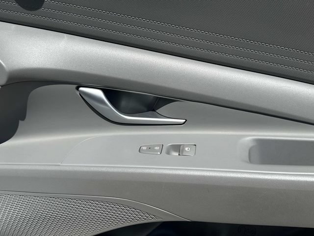 Used 2024 Hyundai Elantra SEL FWD image 19