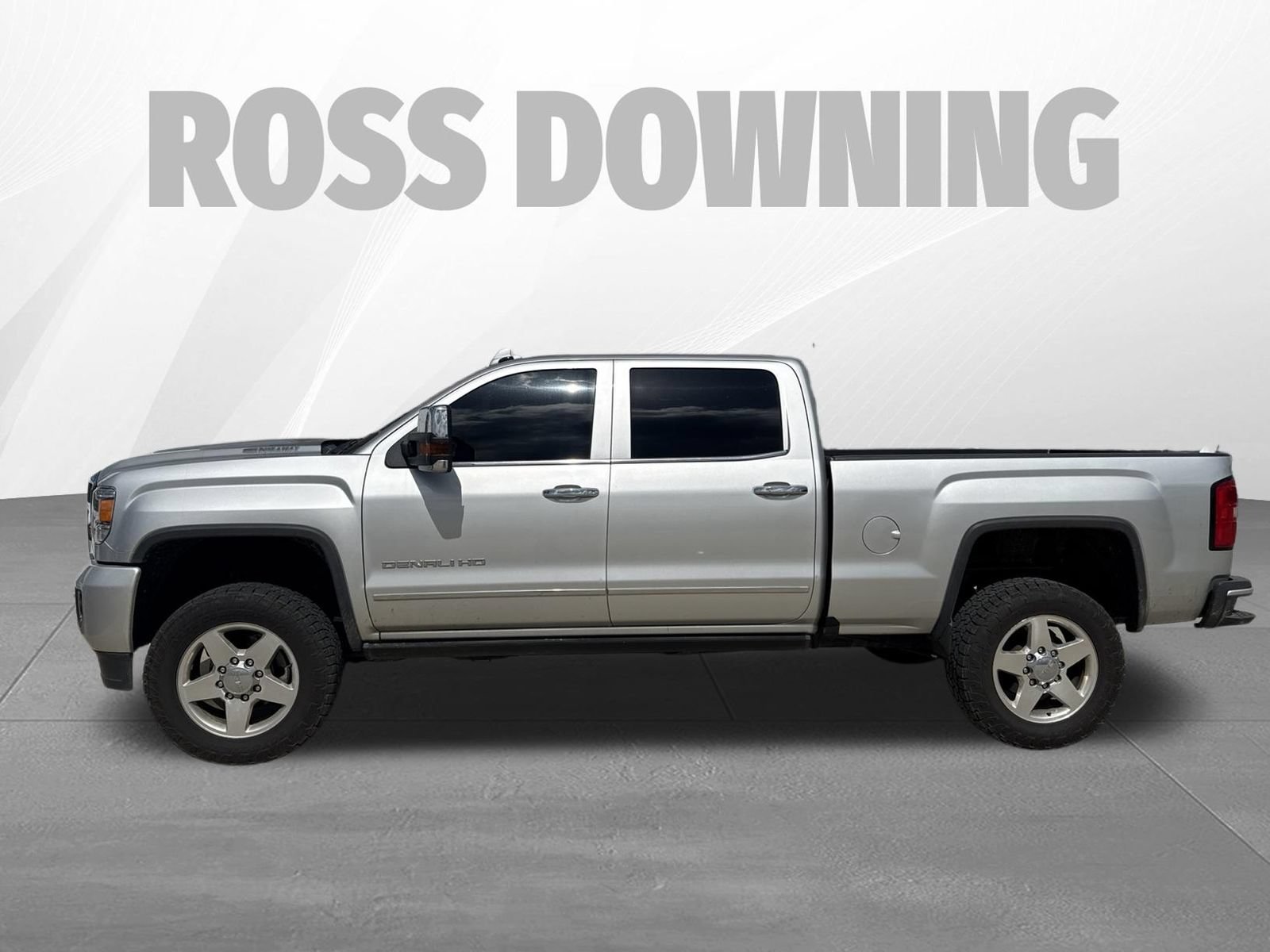 Used 2019 GMC Sierra 2500 Denali w/ Duramax Plus Package AWD/4WD image 2