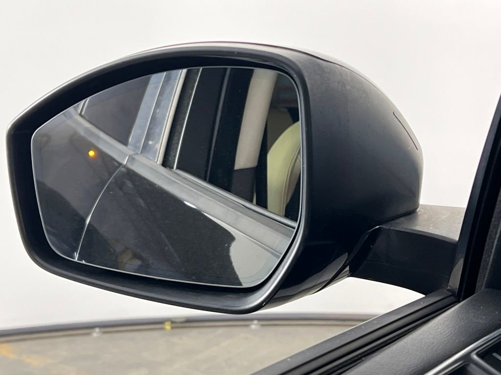 Used 2017 Jaguar F-PACE Premium image 40