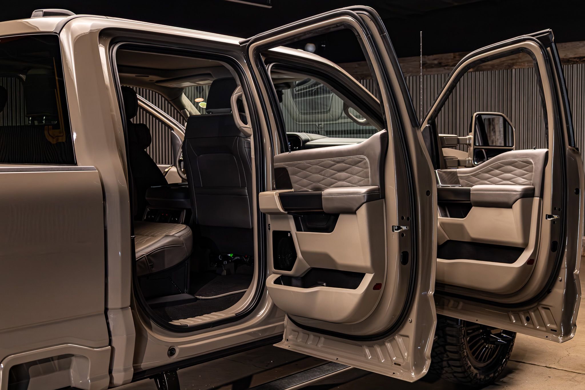 Used 2026 Ford F350 Platinum w/ Platinum Plus Package image 31