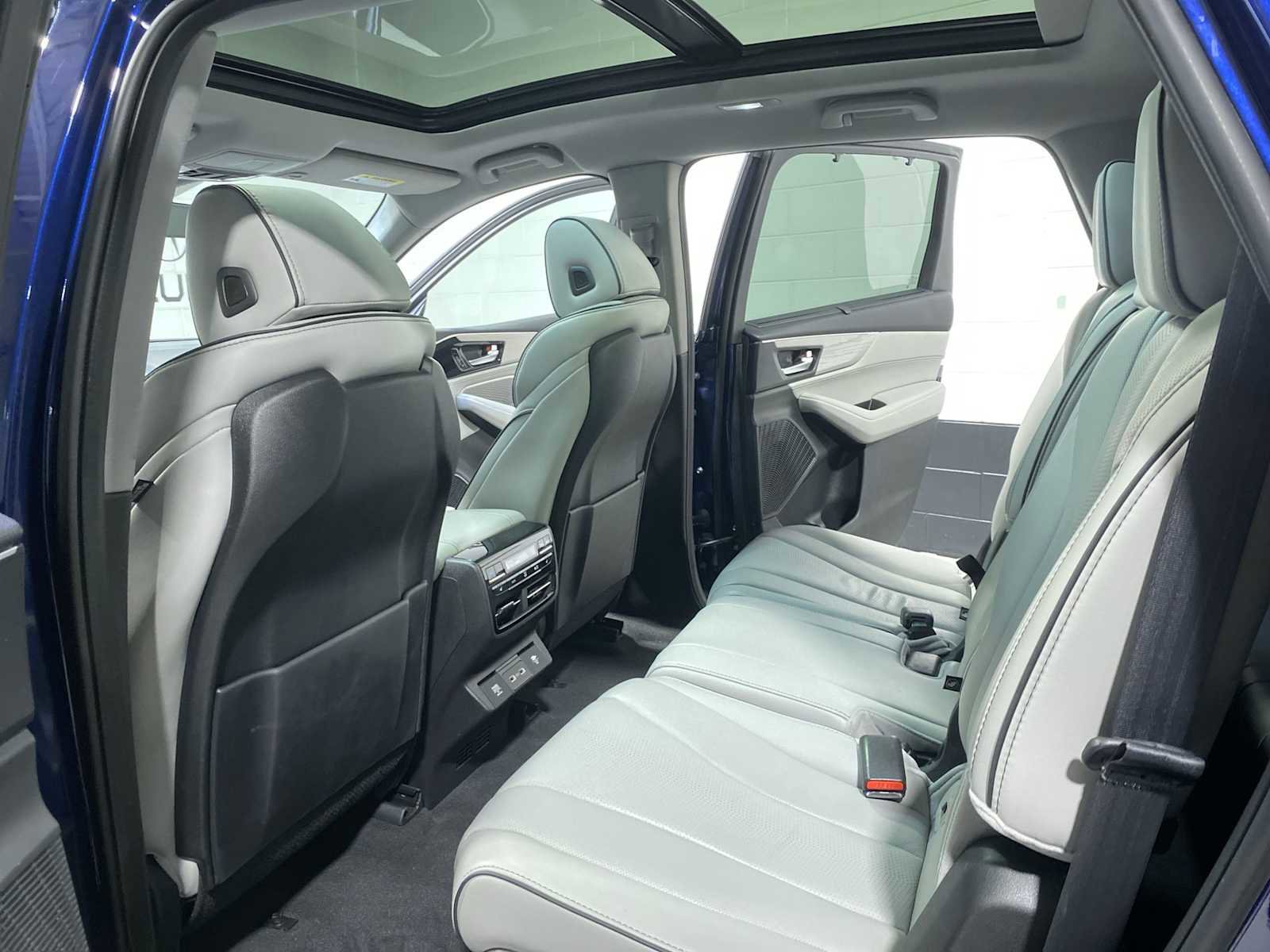 Certified 2023 Acura MDX SH-AWD w/ Advance Package image 12