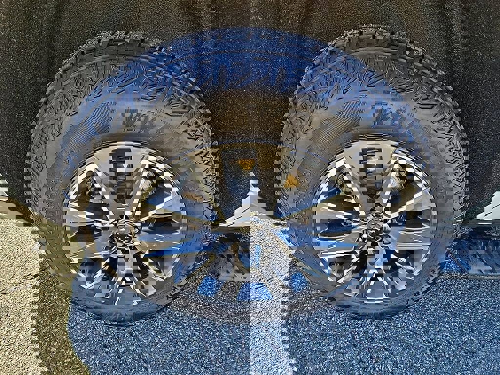 Used 2024 Chevrolet Tahoe Z71 w/ Luxury Package image 32