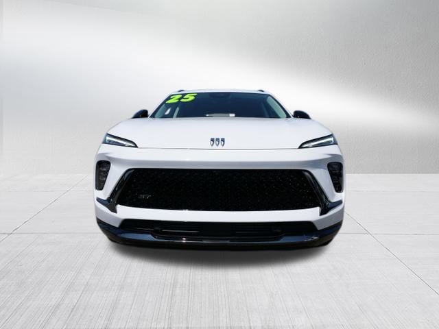 New 2025 Buick Envision Sport Touring image 8