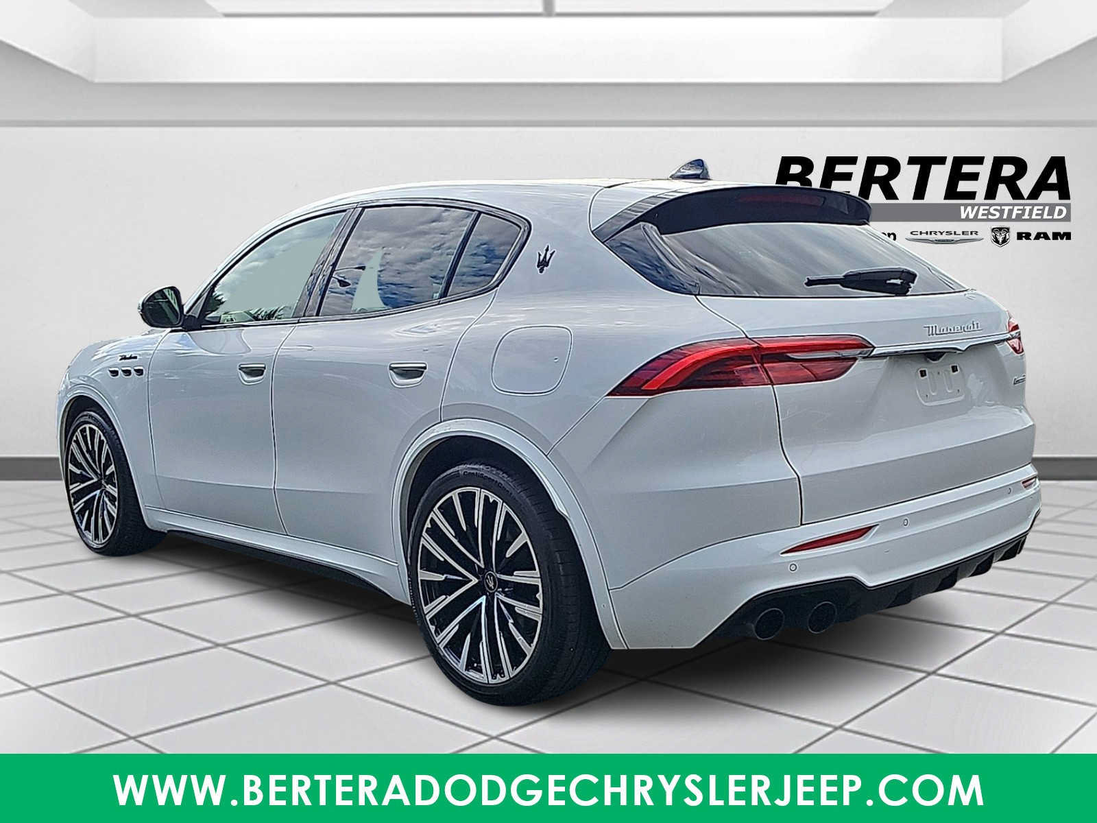 Used 2023 Maserati Grecale Modena AWD/4WD image 4