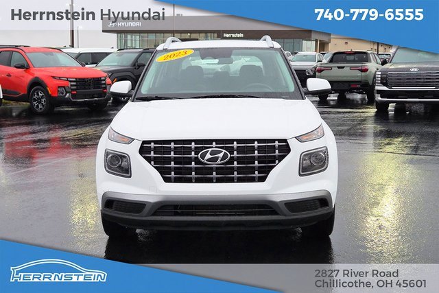 Used 2023 Hyundai Venue SEL image 2