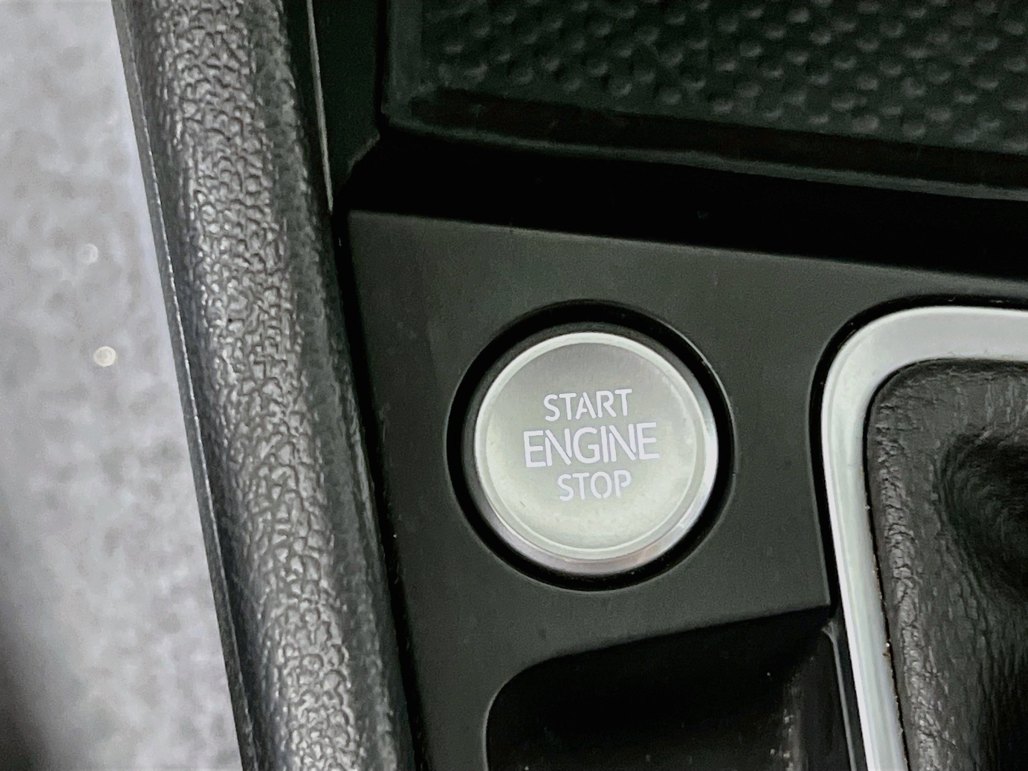 Used 2025 Volkswagen Jetta SE FWD image 23