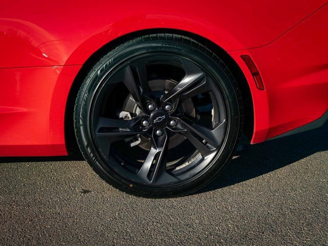 Used 2021 Chevrolet Camaro LT w/ RS Package image 15