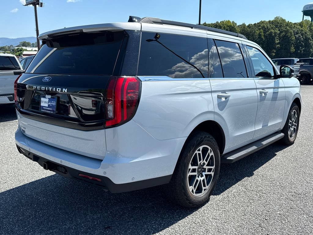 Used 2025 Ford Expedition Active AWD/4WD image 7
