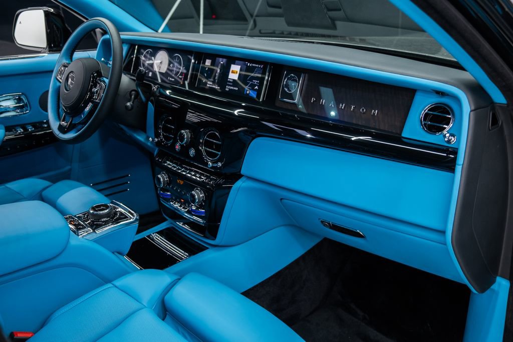 Used 2025 Rolls-Royce Phantom Sedan image 53