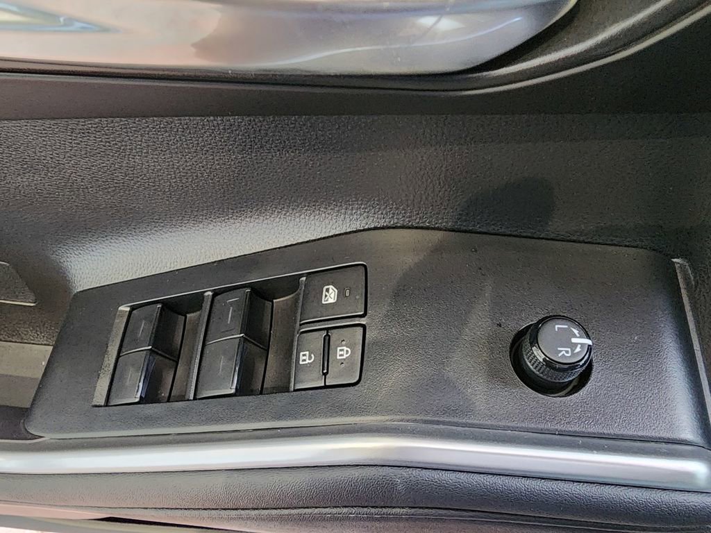 Used 2023 Toyota Highlander XSE FWD image 17