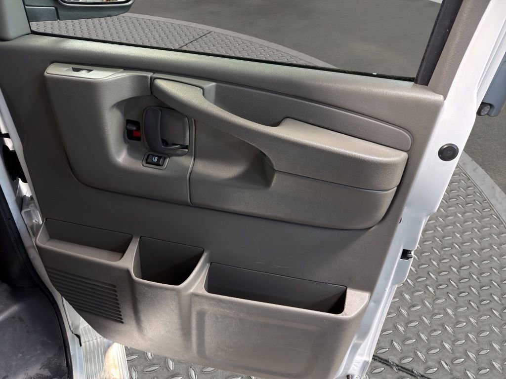 Used 2008 Chevrolet Express 3500 Extended Passenger w/ LT Preferred Equipment Group image 21