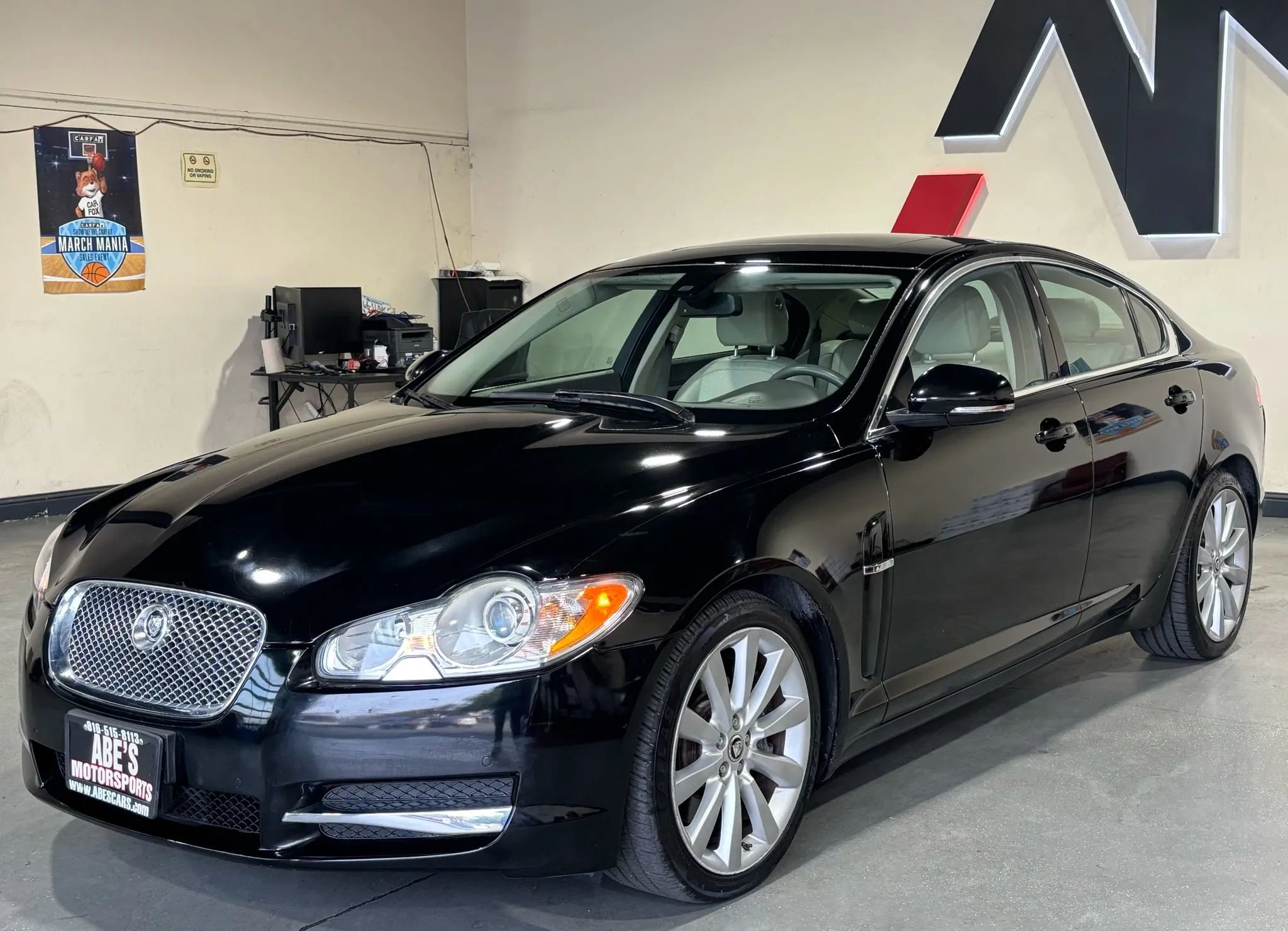 Used 2010 Jaguar XF Premium image 1