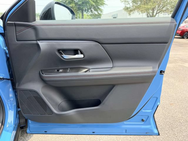 New 2026 Nissan Kicks SR w/ Cold Weather Package FWD image 8