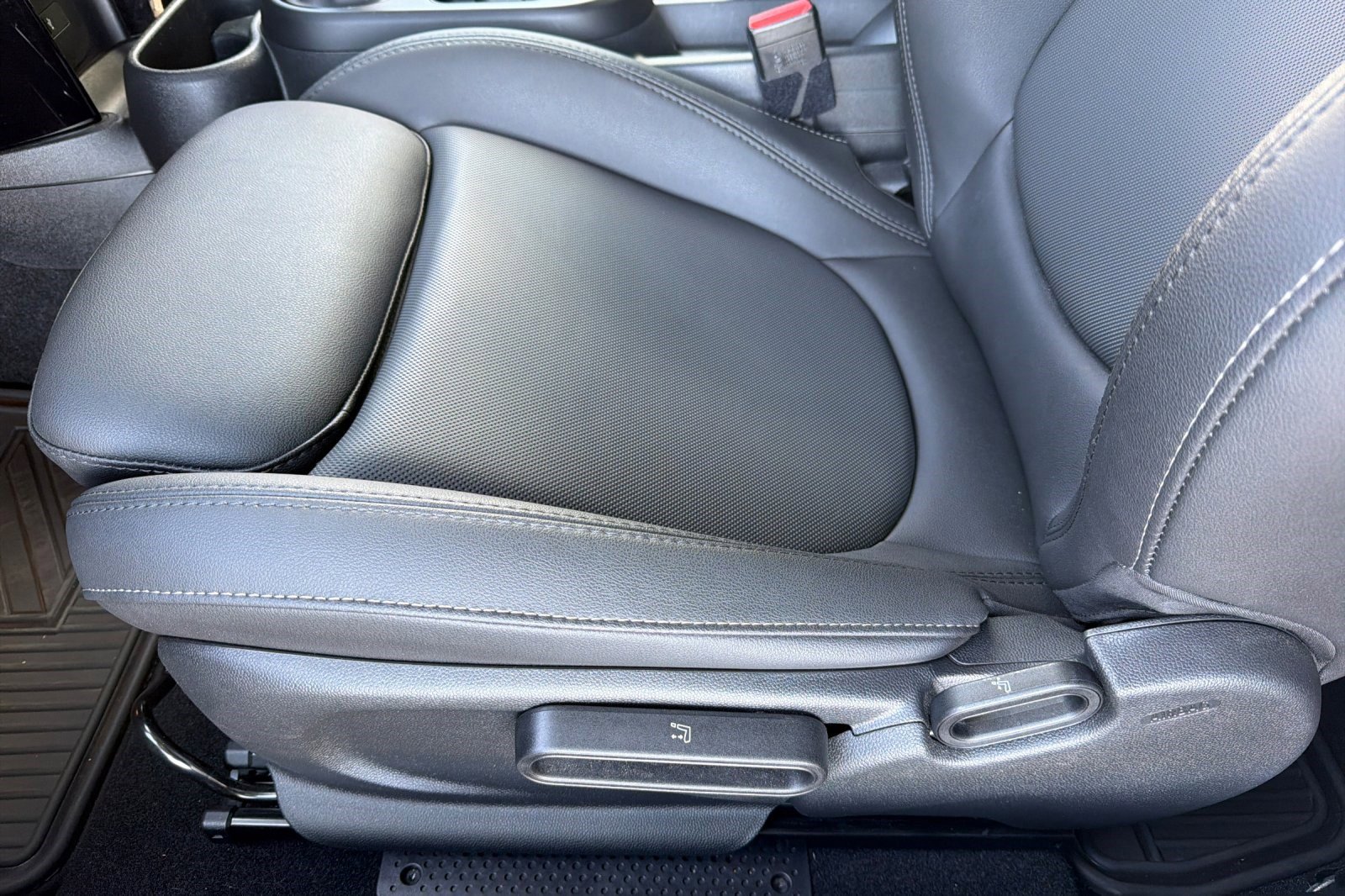 Used 2024 MINI Cooper SE image 14