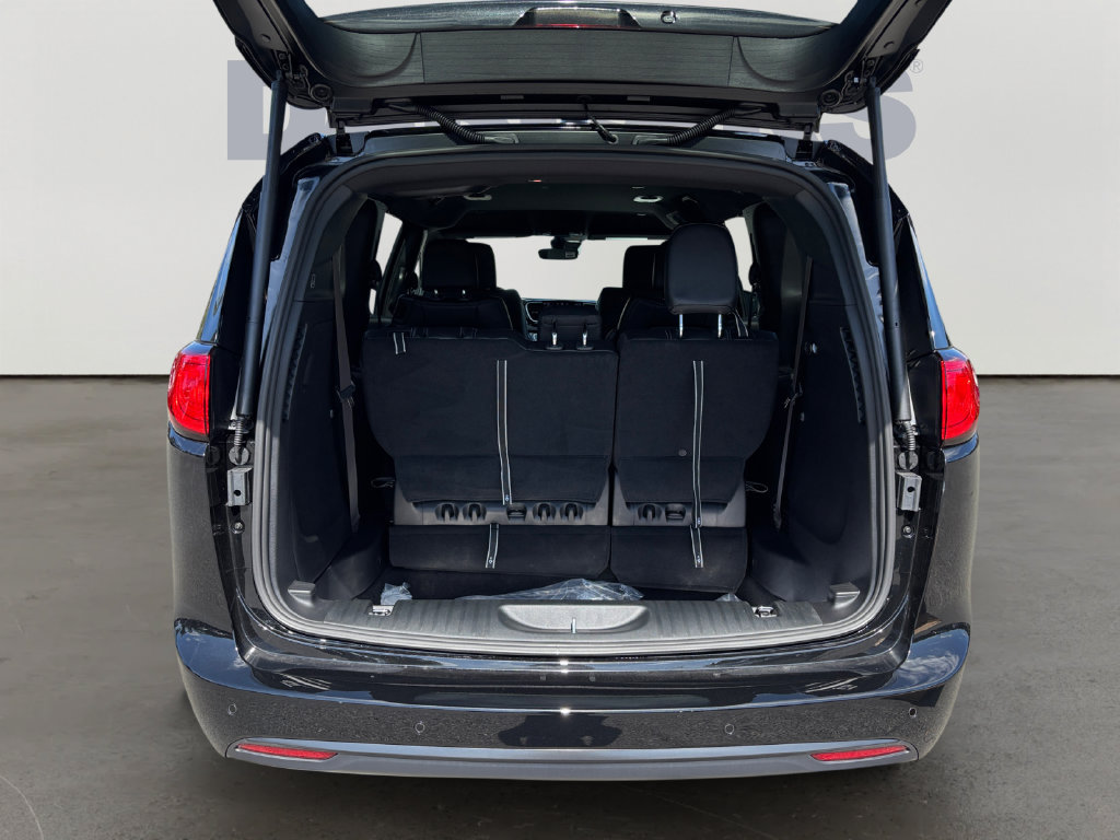 New 2027 Chrysler Pacifica LX FWD image 14
