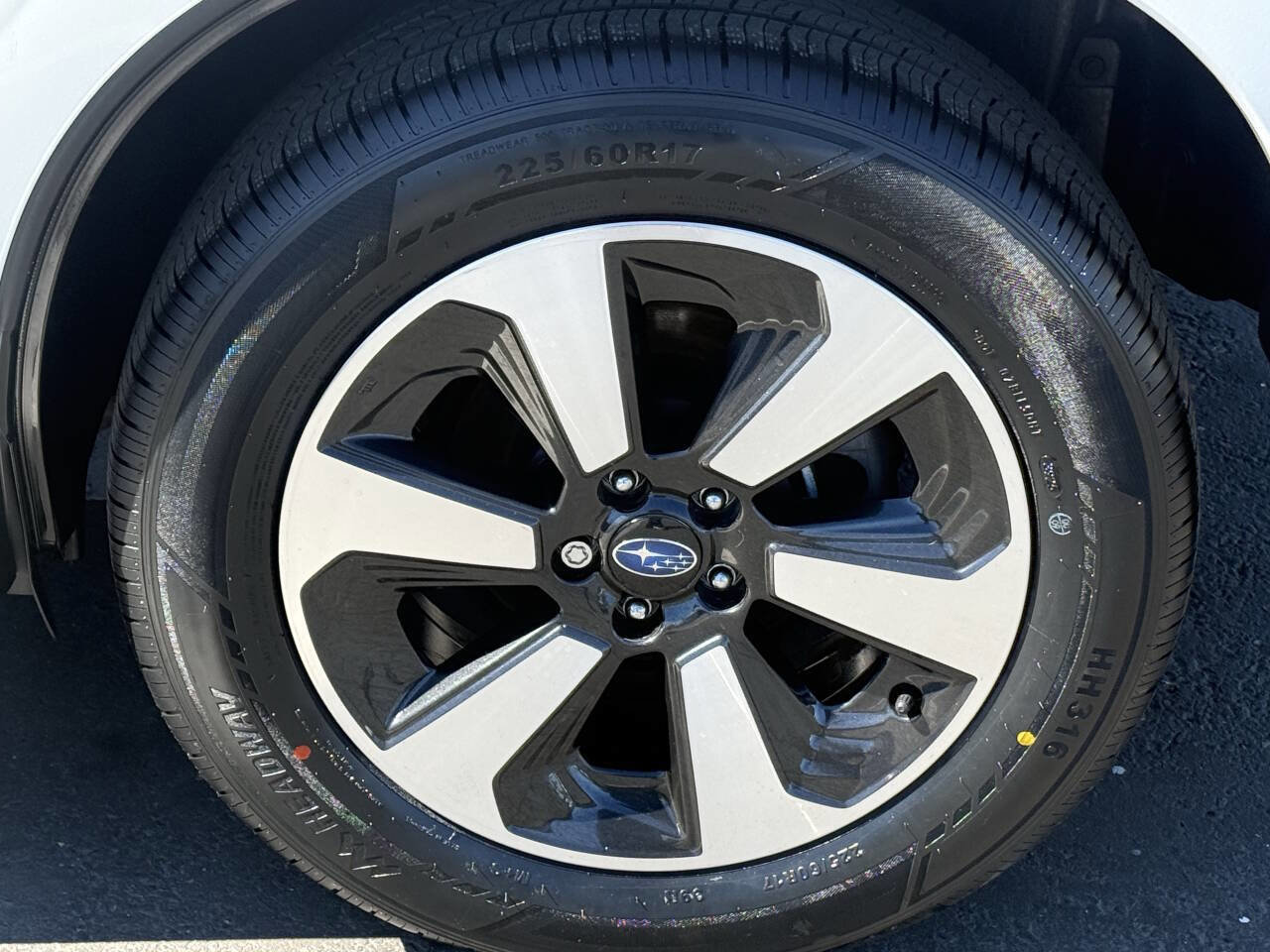 Used 2017 Subaru Forester 2.5i Premium AWD/4WD image 14