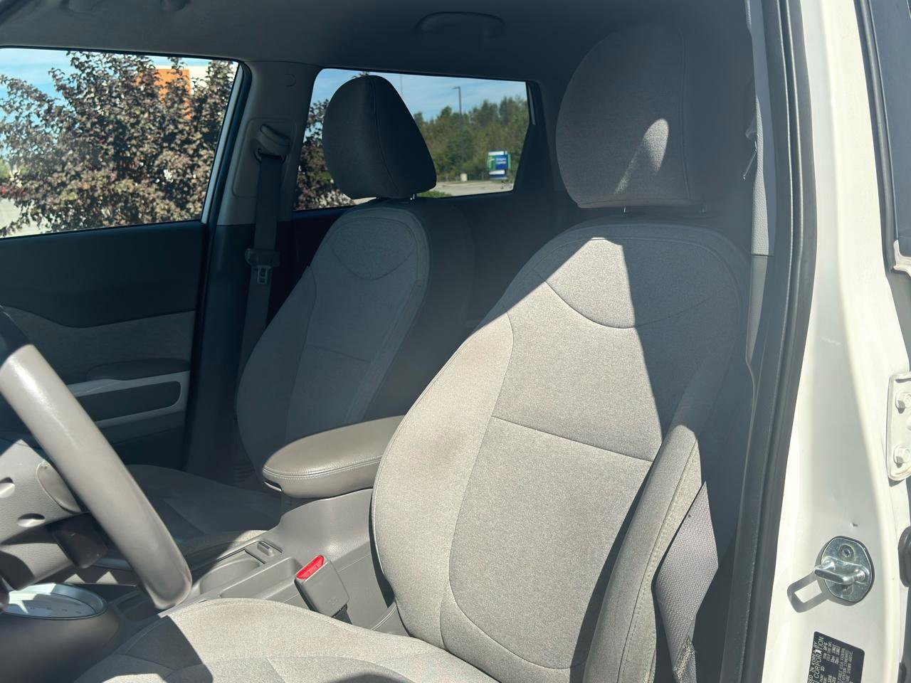 Used 2016 Kia Soul EV FWD image 17