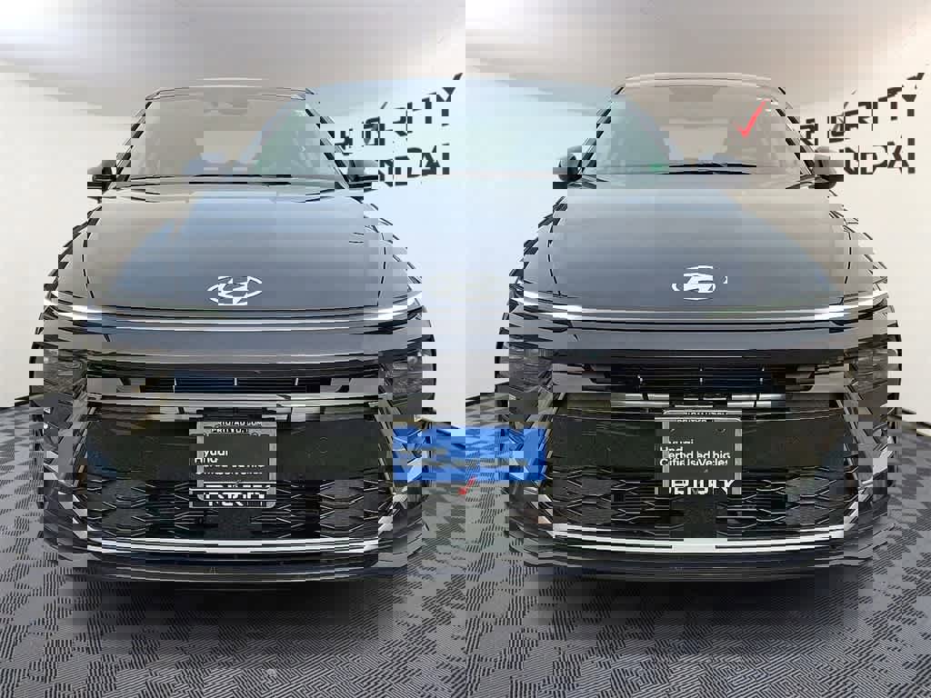 Certified 2025 Hyundai Sonata SE image 2