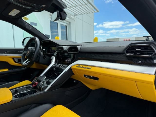 Used 2020 Lamborghini Urus image 25