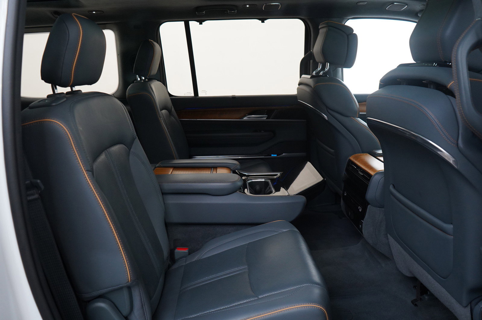 Used 2022 Jeep Grand Wagoneer Series II w/ Premium Group II image 11