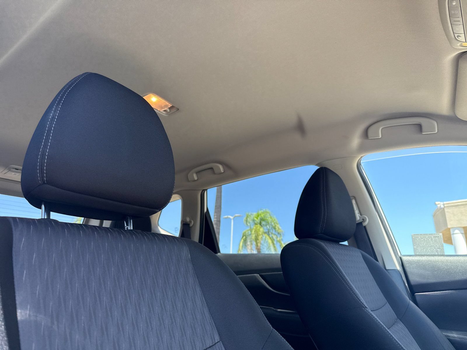 Used 2017 Nissan Rogue SV FWD image 16