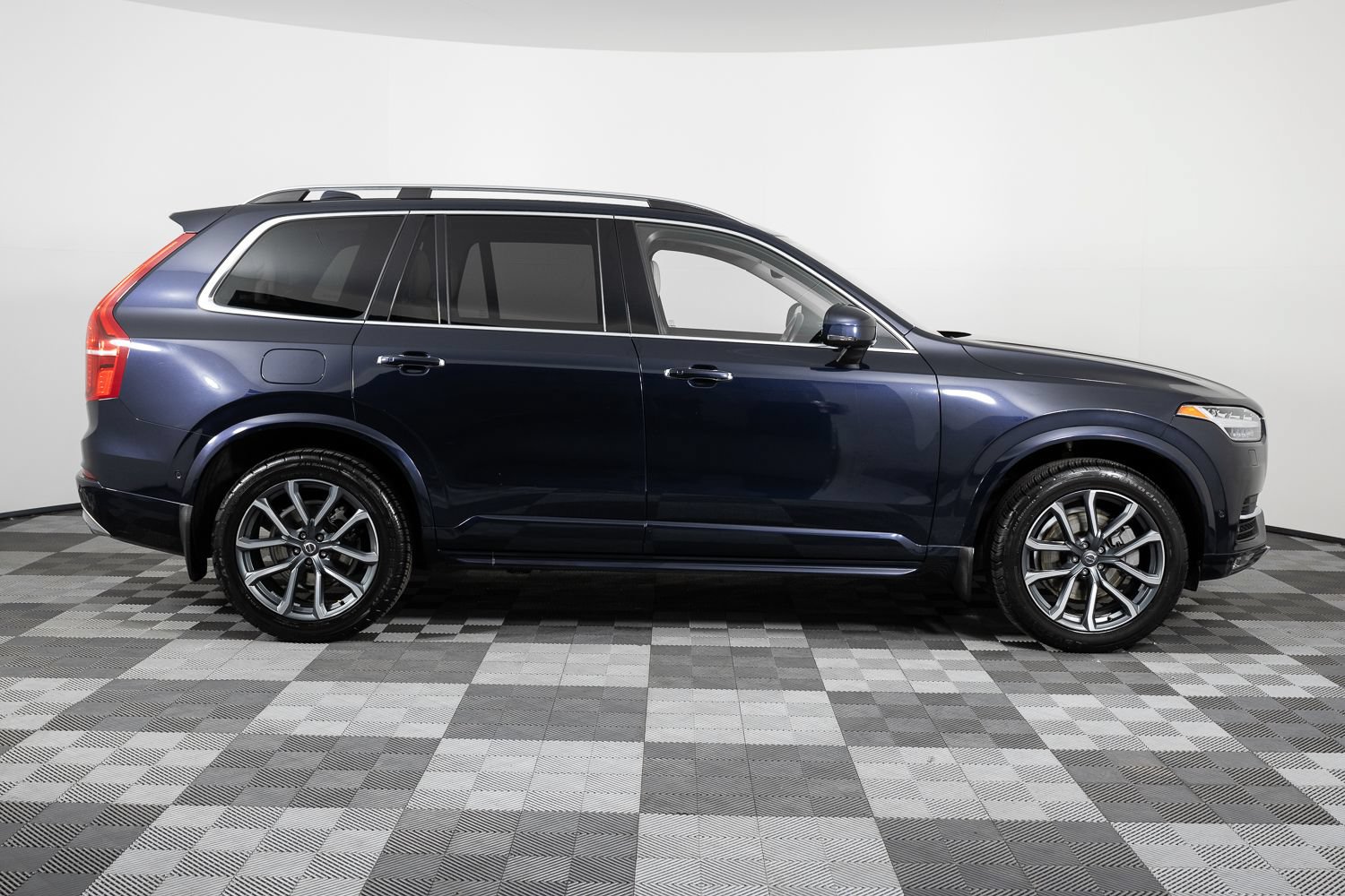 Used 2016 Volvo XC90 T6 Momentum AWD/4WD image 9