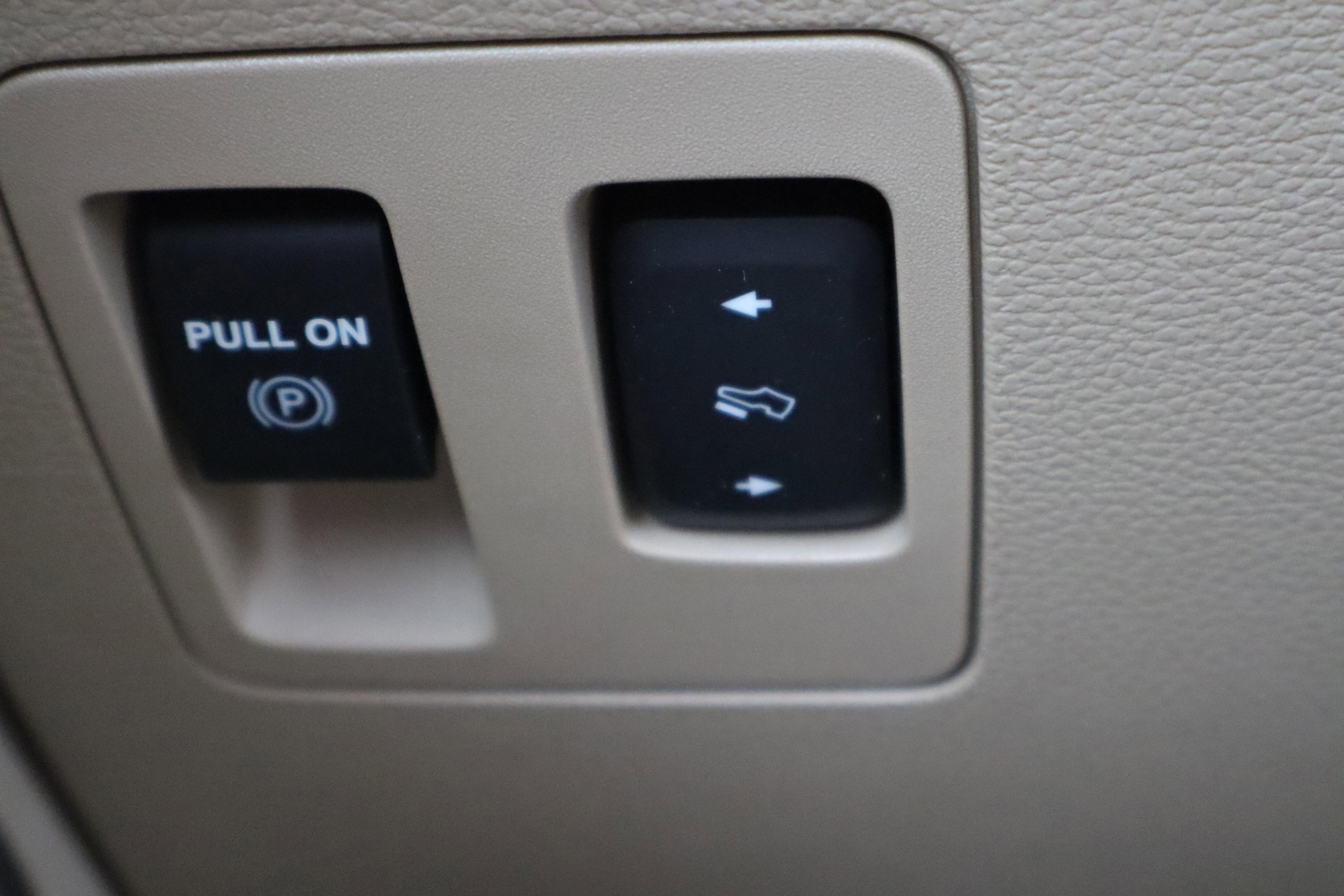 Used 2020 Ford F150 Lariat w/ Equipment Group 501A Mid image 26