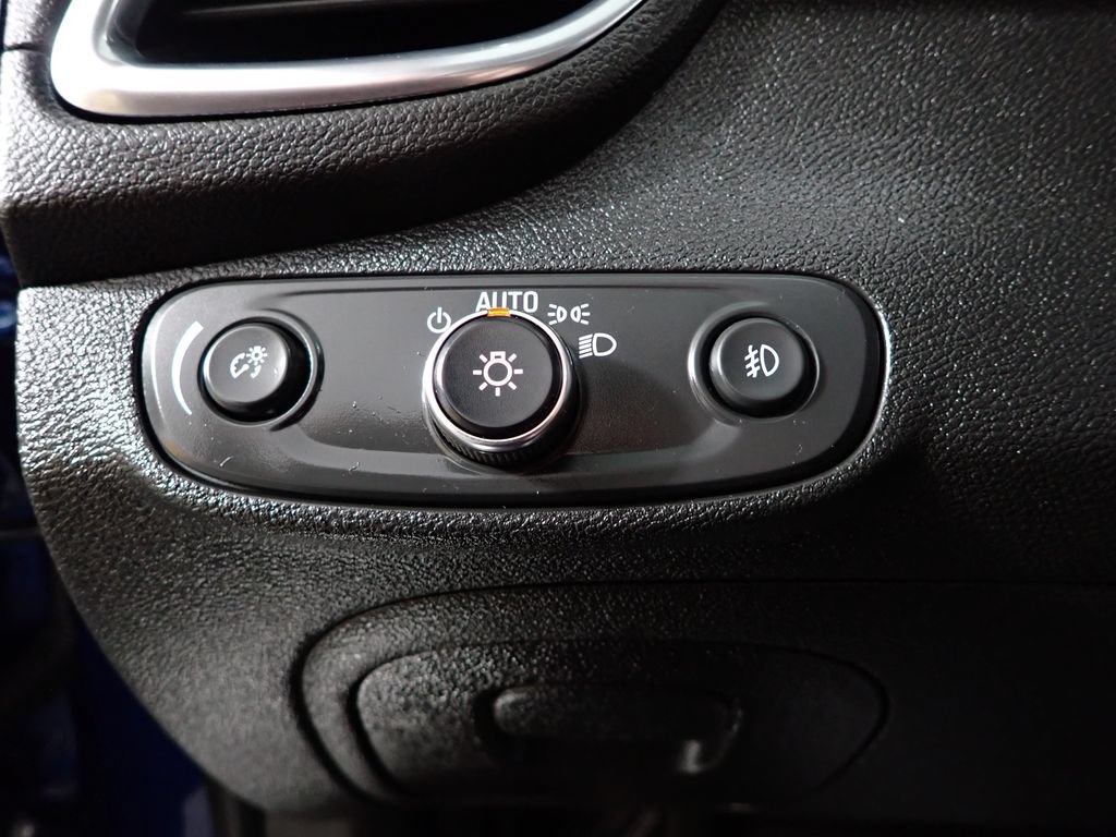 Used 2020 Chevrolet Trax Premier w/ LPO, Protection Package FWD image 27