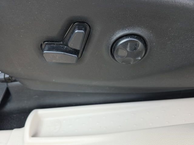 Used 2018 Chrysler Pacifica Limited w/ Tire & Wheel Group image 19