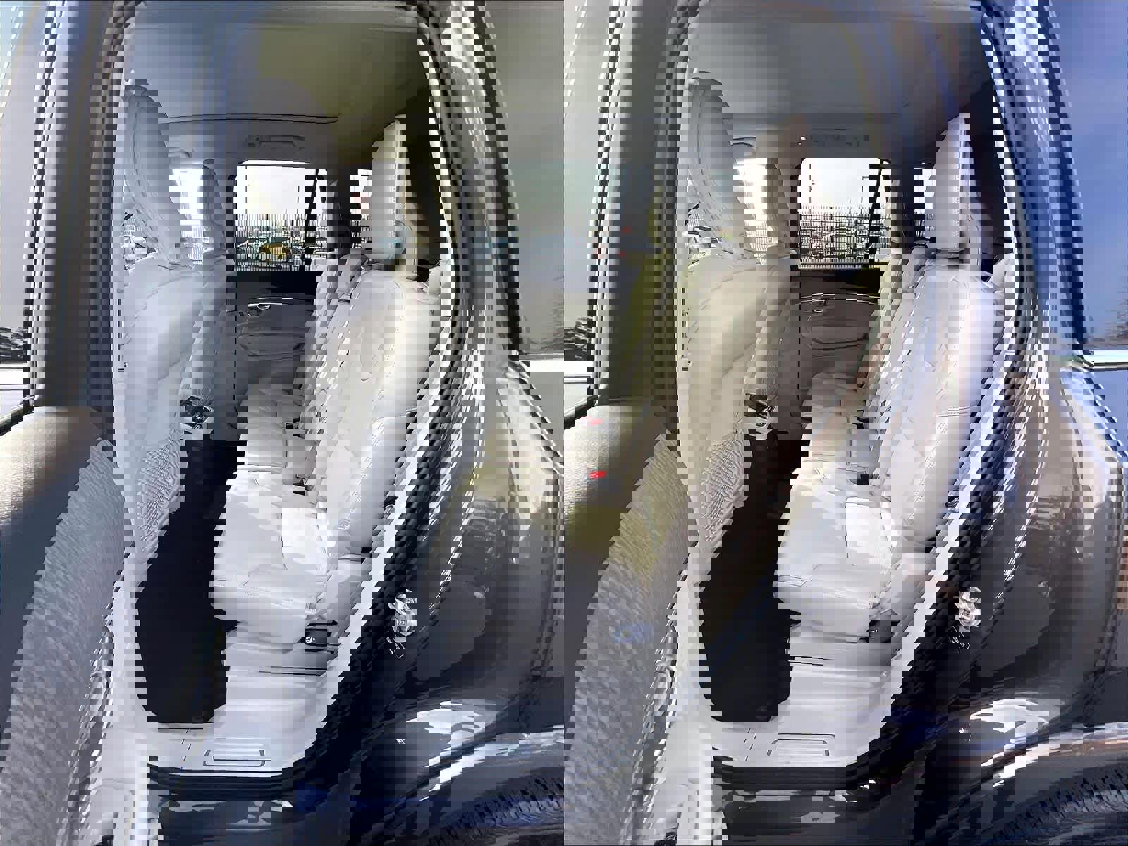 Used 2023 Volvo XC90 T8 Plus w/ Protection Package Premier image 29