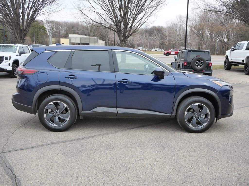 Used 2025 Nissan Rogue SV AWD/4WD image 11