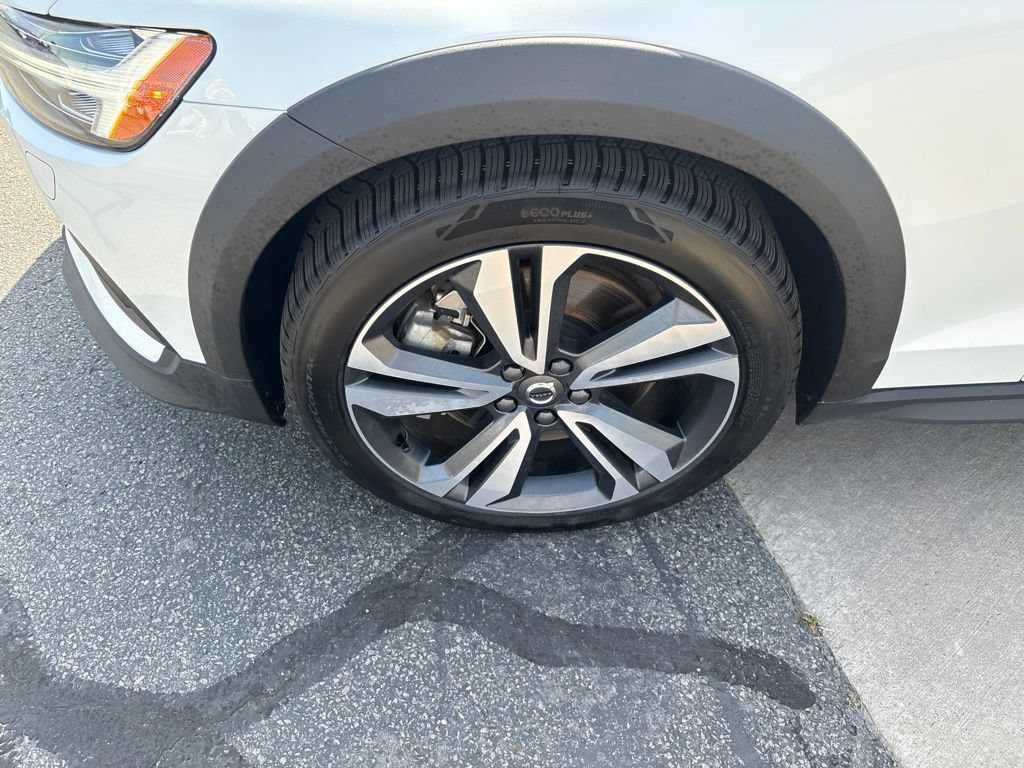 Certified 2024 Volvo V60 B5 Cross Country Plus w/ Protection Package Premier AWD/4WD image 11