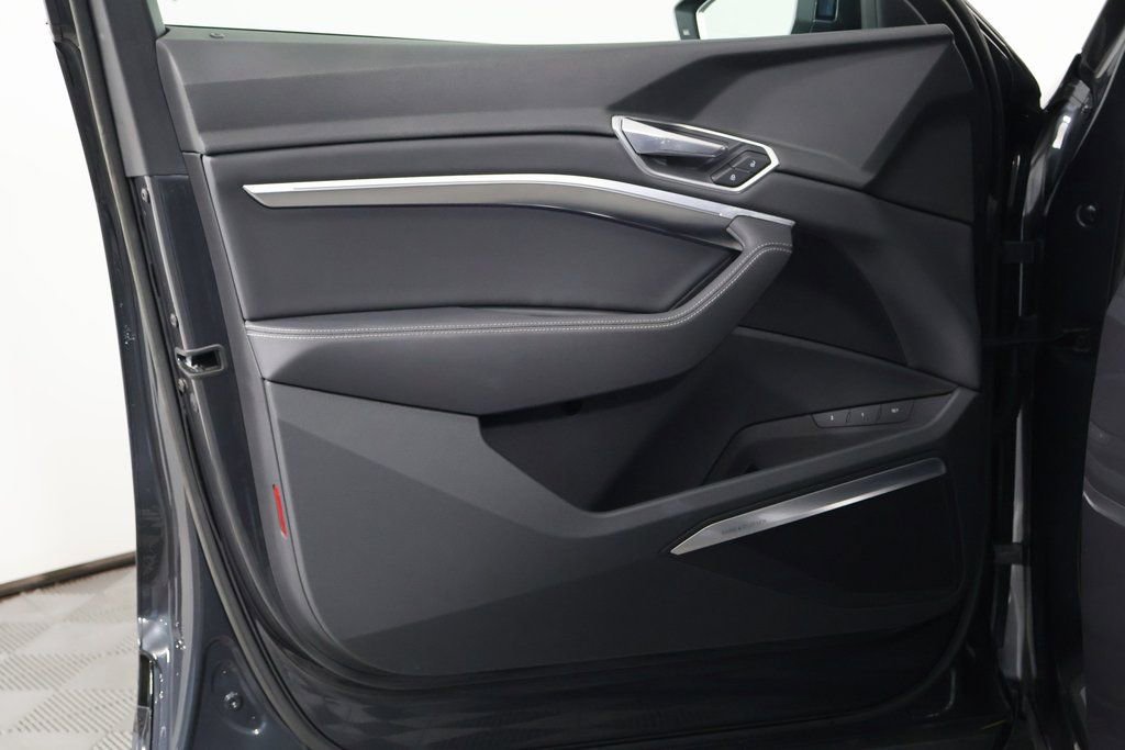 Used 2019 Audi e-tron Premium Plus image 12