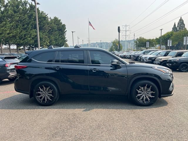 Used 2023 Toyota Highlander XLE AWD/4WD image 4