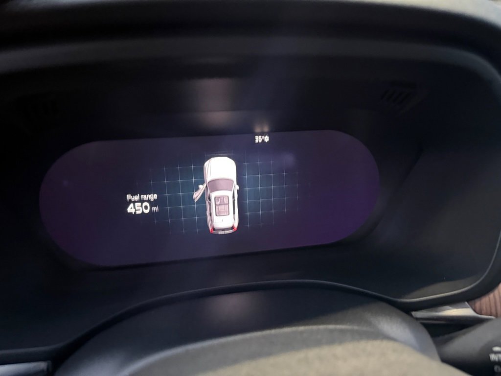 Used 2024 Volvo XC60 B5 Plus image 11