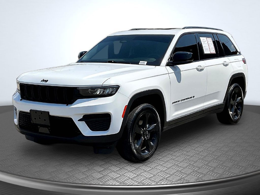 Used 2022 Jeep Grand Cherokee Altitude AWD/4WD image 3