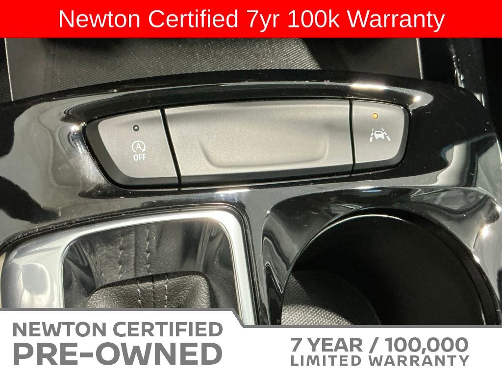 Used 2025 Chevrolet Trax LT w/ LT Convenience Package FWD image 24