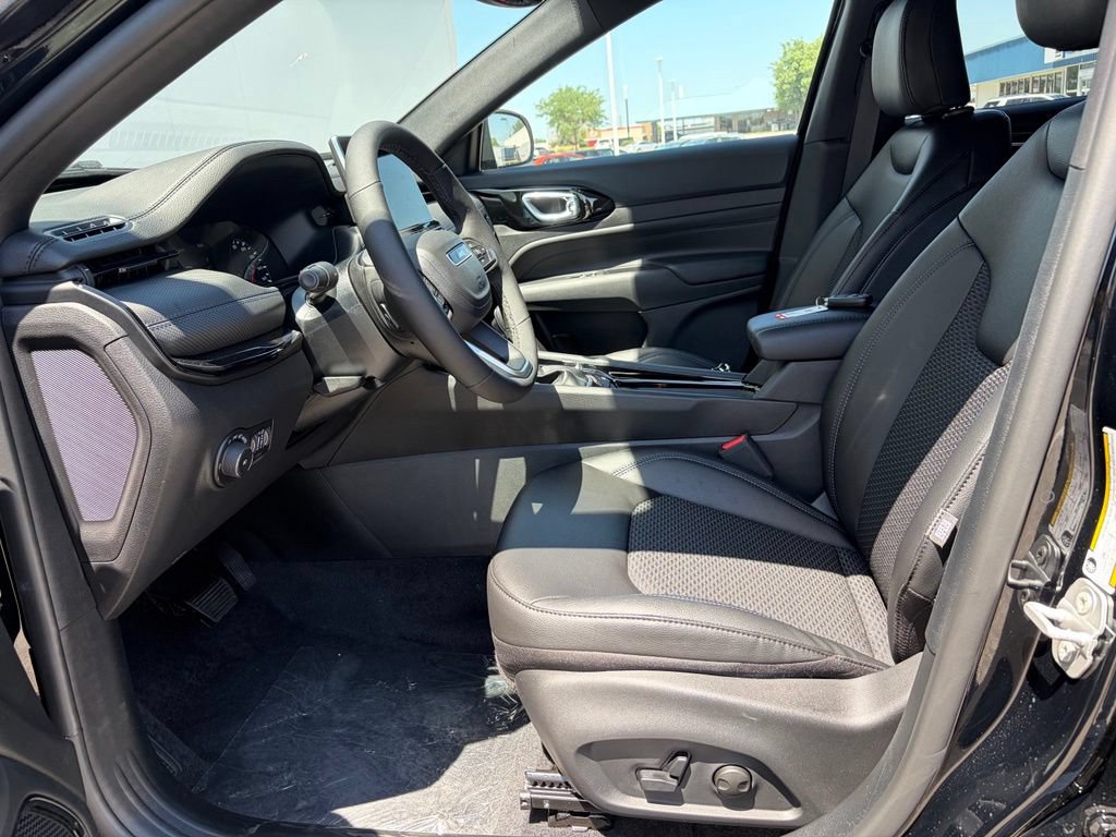 New 2026 Jeep Compass Latitude AWD/4WD image 11