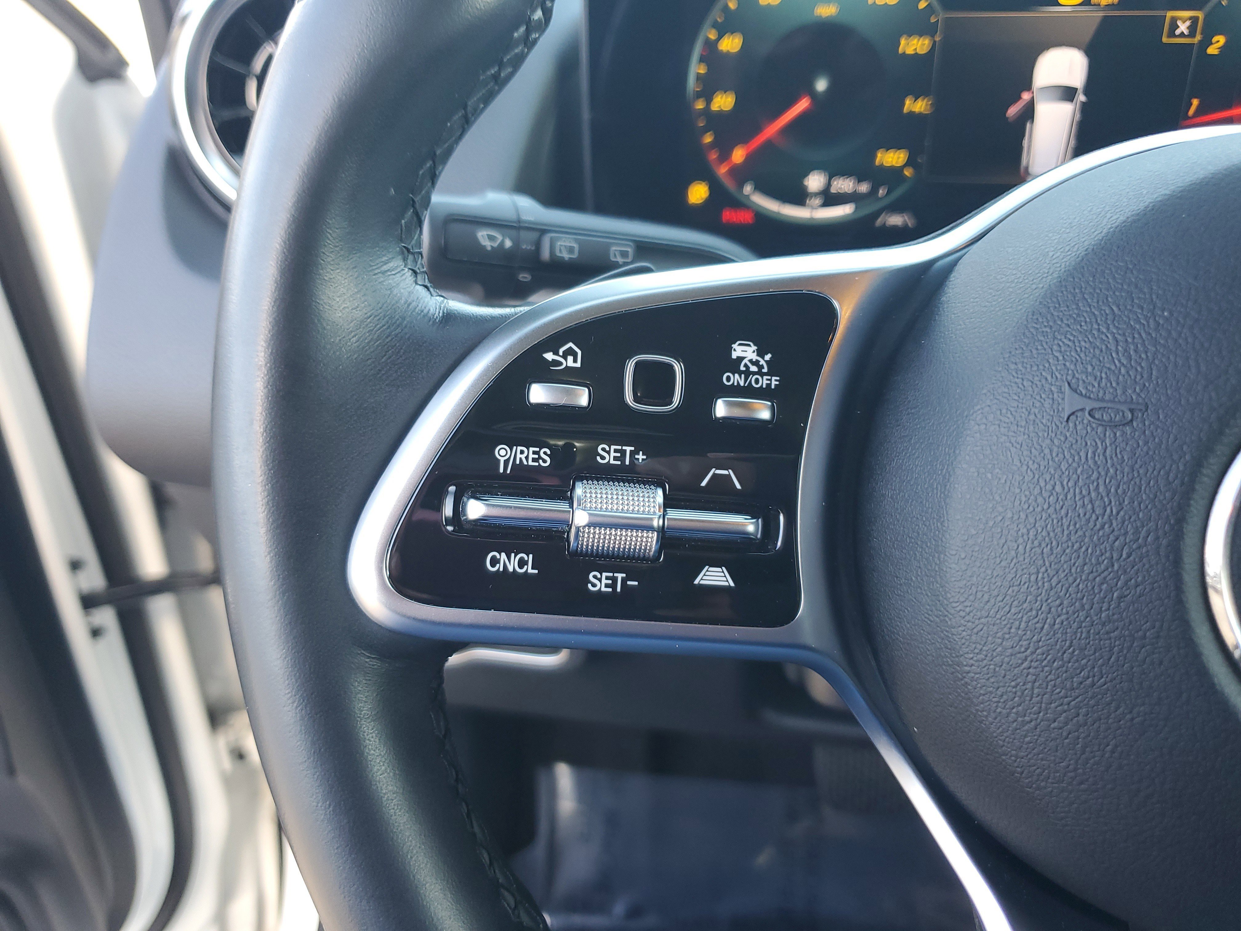 Used 2023 Mercedes-Benz GLB 250 4MATIC w/ Premium Package image 22