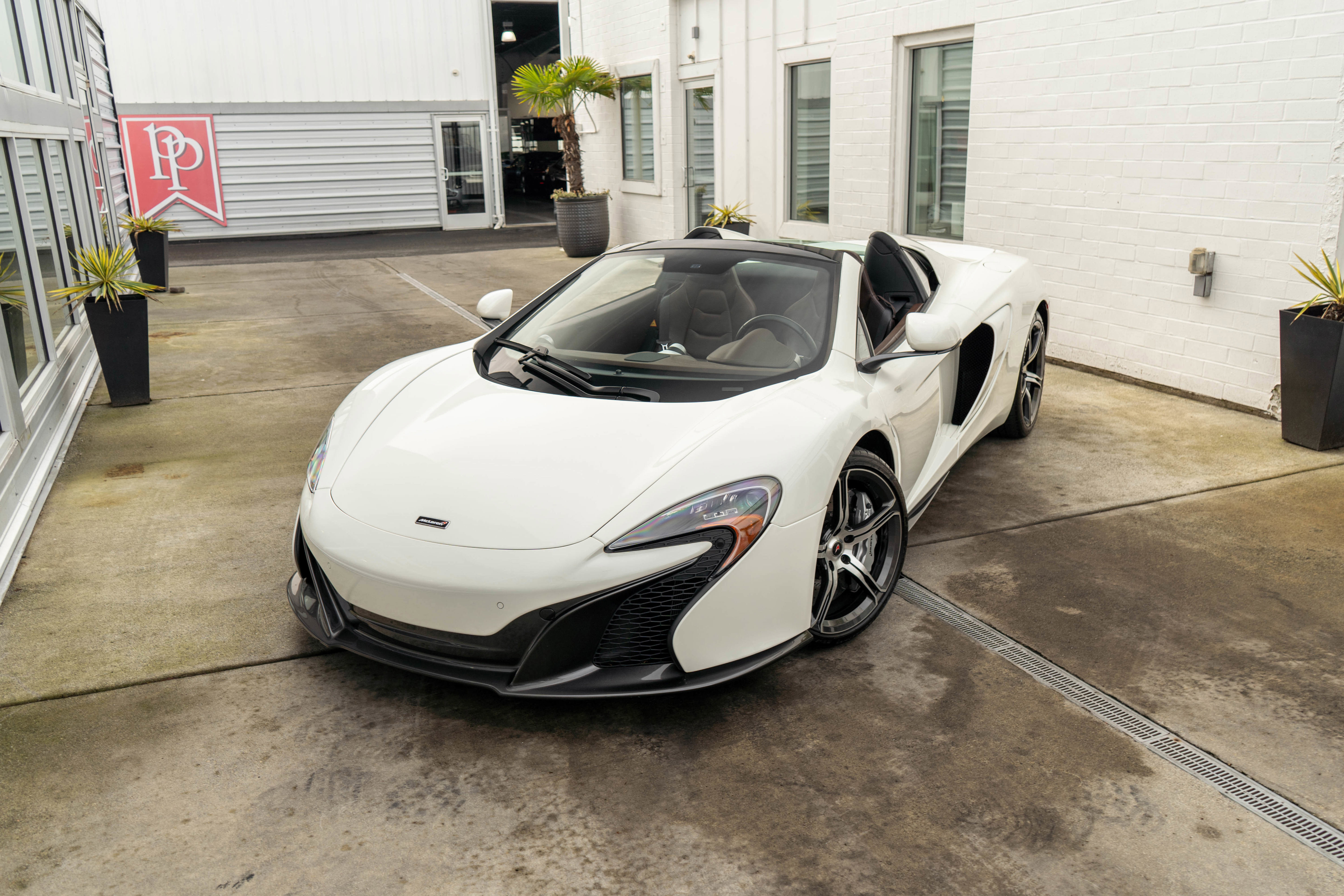 Used 2015 McLaren 650S Spider image 3