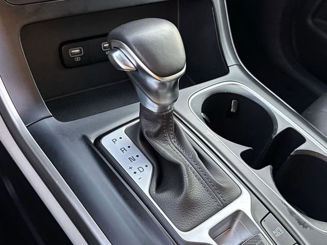 Used 2023 Kia Carnival LX image 17