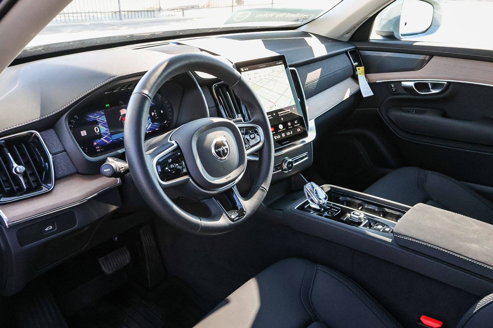 Used 2025 Volvo XC90 B6 Plus w/ Protection Package Premier image 31