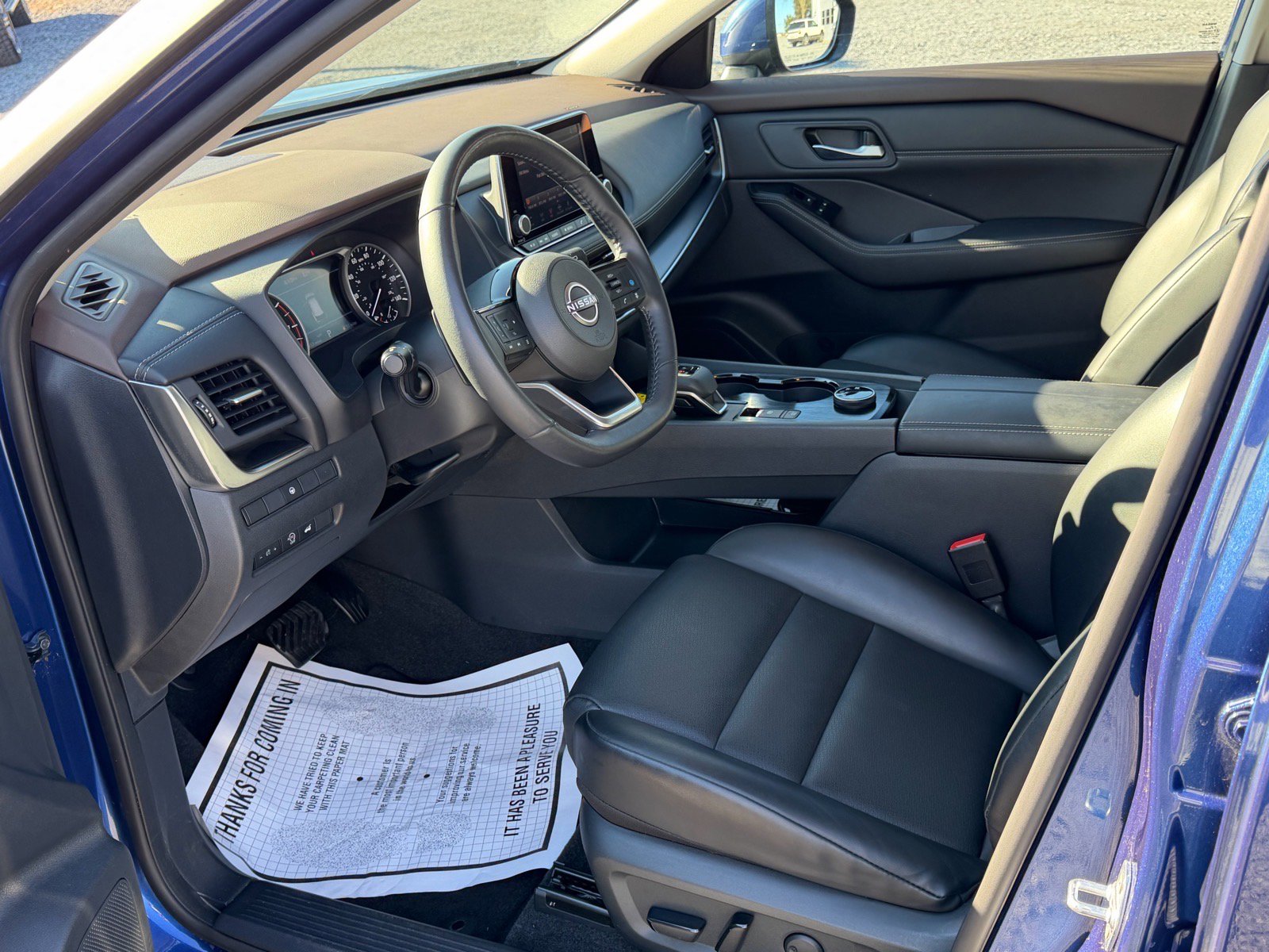 Used 2023 Nissan Rogue SV w/ SV Premium B Package image 12