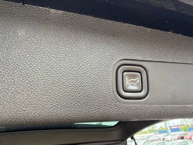 Used 2013 Chevrolet Suburban LTZ AWD/4WD image 10